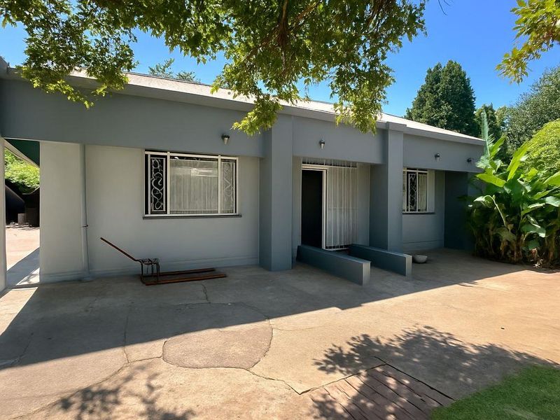 Safe Family Home - Photo 2