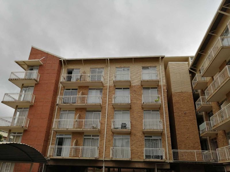 Neat 2 Bedroom apartment to rent - Photo 2