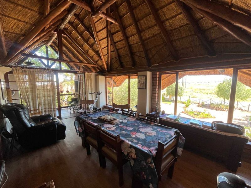 3-Bedroom Double-Storey Family Home with Separate 2-Bedroom Flat - Photo 3