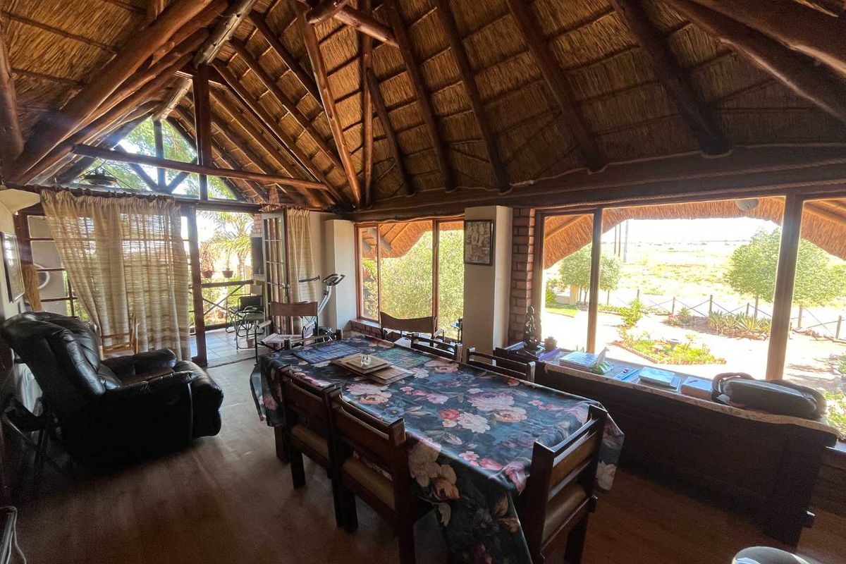 3-Bedroom Double-Storey Family Home with Separate 2-Bedroom Flat - Photo 3