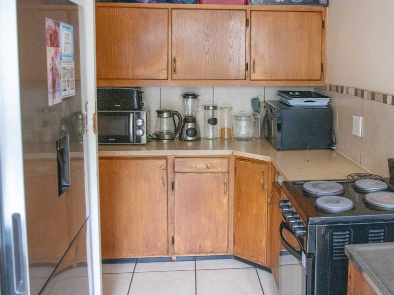 BUDGET-FRIENDLY 3-BEDROOM DUPLEX - Photo 9