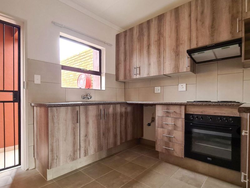 Perfect First Floor 2Bedroom lockup and go! - Photo 1