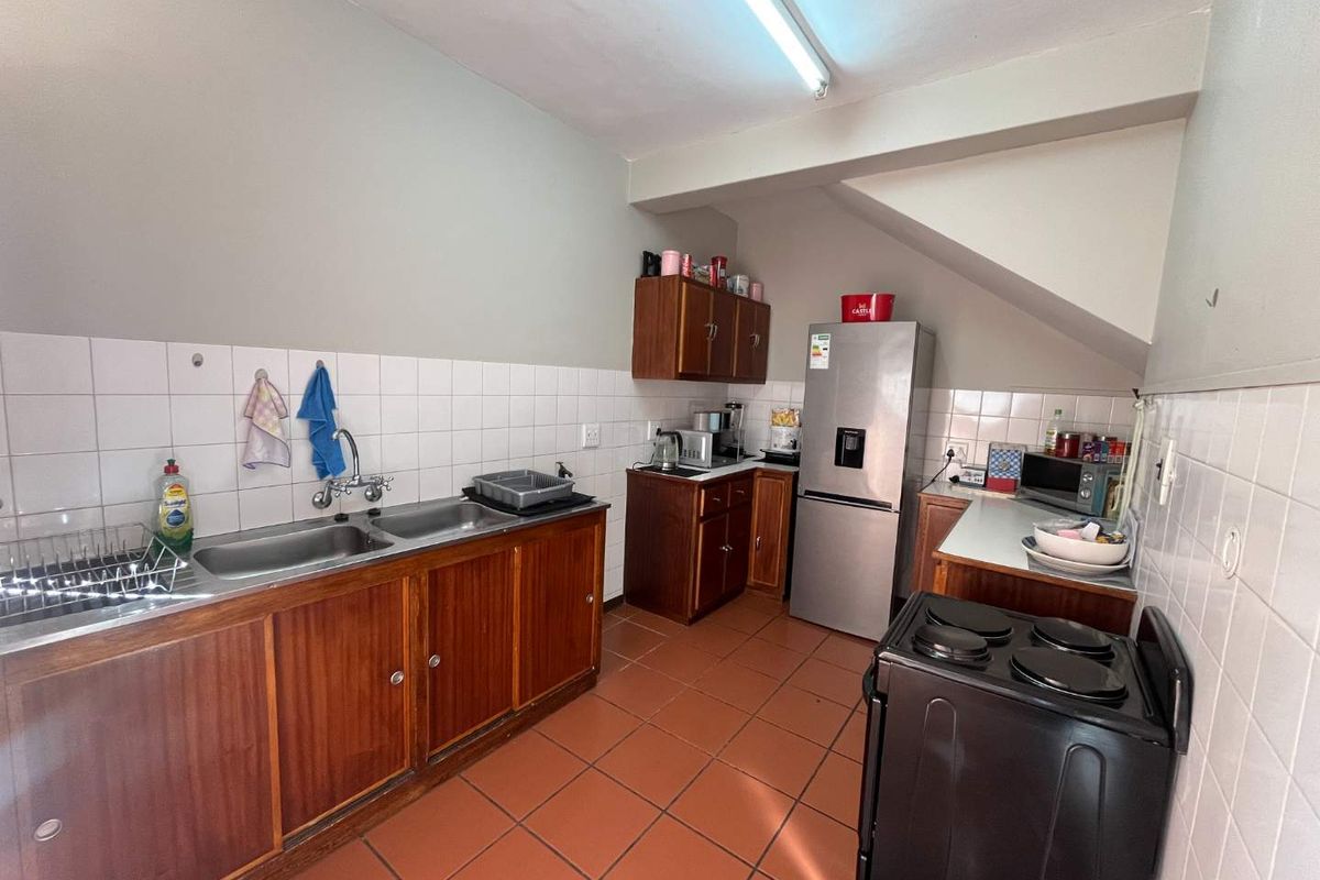 Charming 2-Bedroom Townhouse in Secure Complex - Photo 3