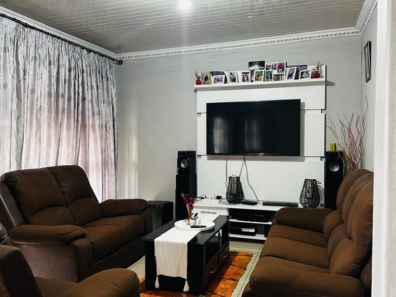 Your Esikhawini Gem Awaits — Space, Style & Easy Living! - Photo 5