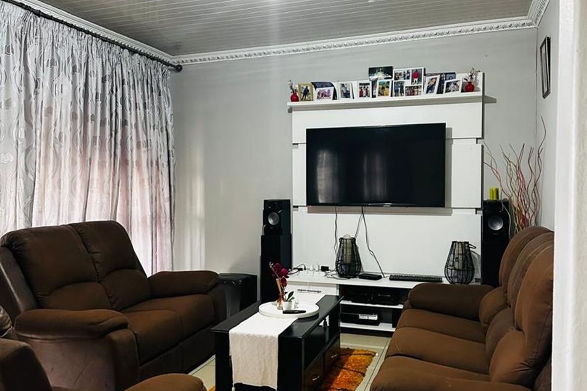 Your Esikhawini Gem Awaits — Space, Style & Easy Living! - Photo 5