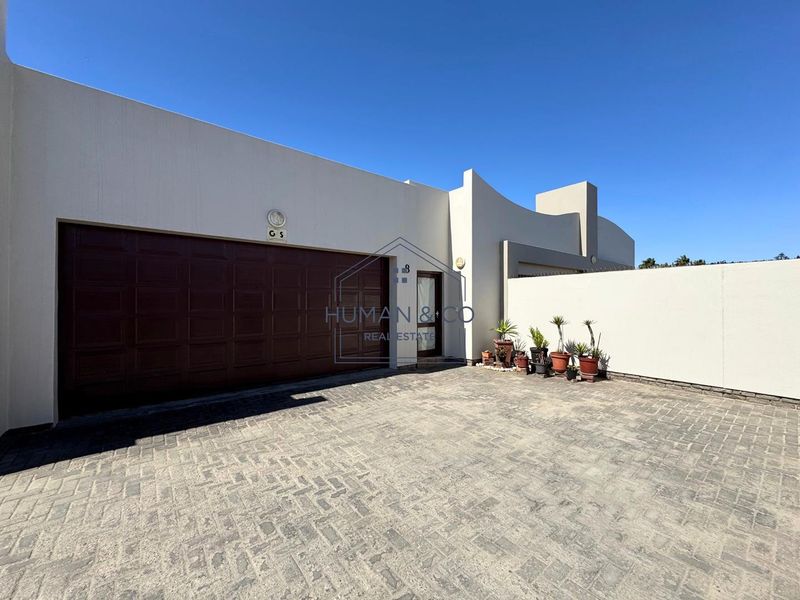 Modern ground floor townhouse near Lagoon and town center - Photo 2