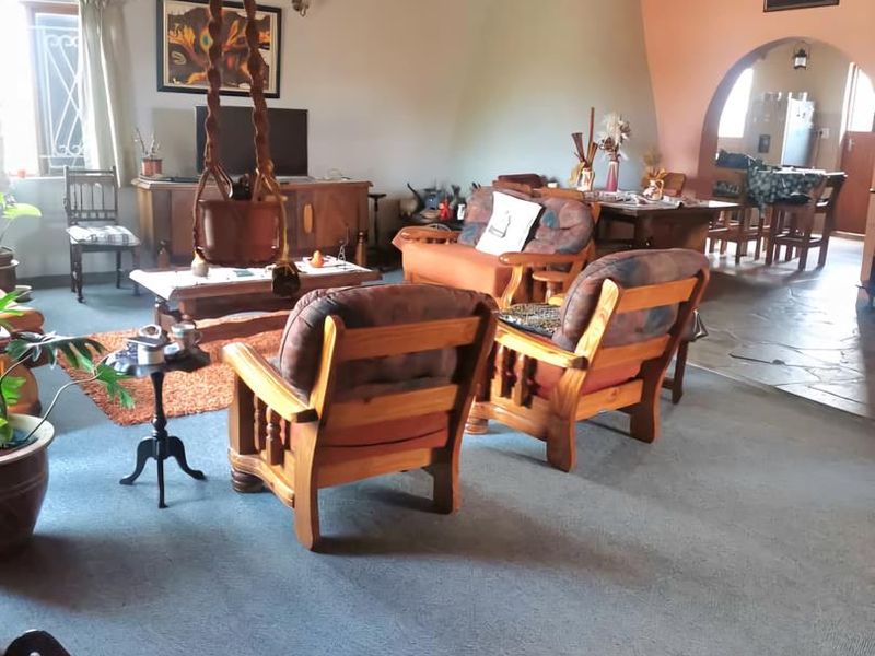 Charming 3 Bedroom Home with Lots of Potential - Photo 4