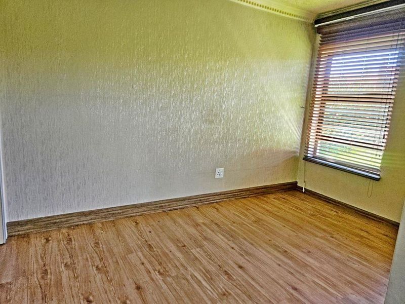 A MODERN HOUSE - Photo 8