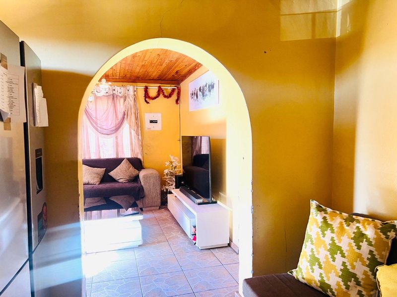 For Sale: 4-Bedroom,2-Bathroom Home Ready for Your Vision - Photo 3