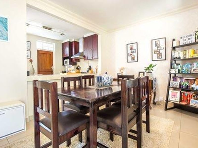 Beautiful 3 Bed Townhouse (Pet friendly – Cats & Small dogs) in Sunningdale!! - Photo 5