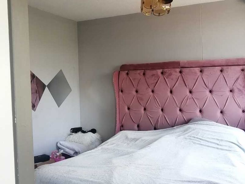 Spacious and Convenient Flat in the Heart of Sunnyside! - Photo 4