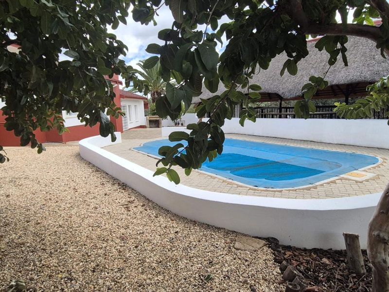 TO LET LOVELY 4 BEDROOM HOUSE WITH FLAT - Photo 2