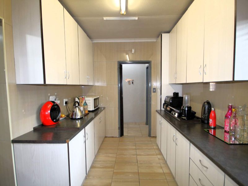 Immaculate 3 bedroom home - Photo 10