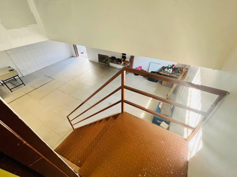 Spacious Workshop/Warehouse - Photo 8