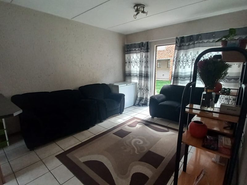 2 bedroom ground floor unit, walking distance from Eastrand Mall and from Witdeep Primary school! - Photo 6