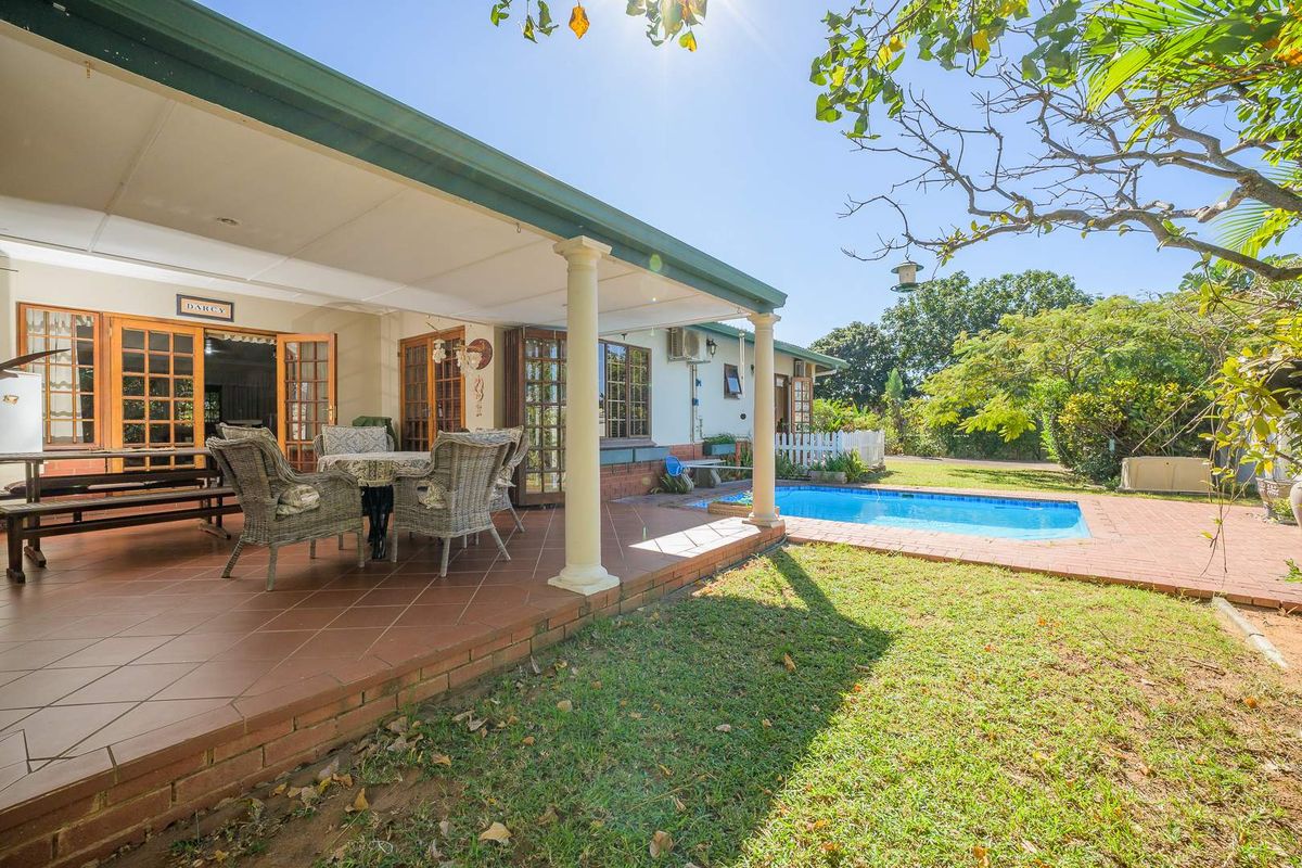 A rare find in Umhlanga Manors - a free standing home! - Photo 5