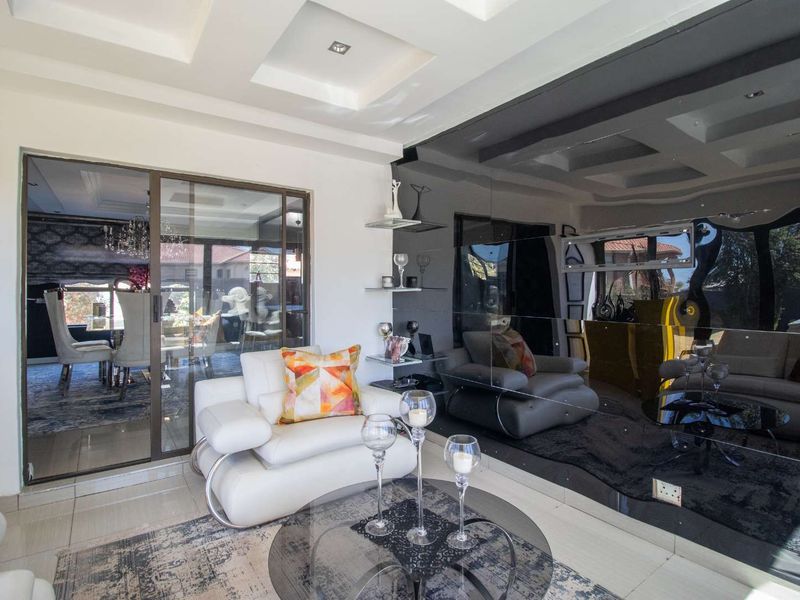 Luxury Living Awaits  available immediately in Rayton Estate's Family Haven - Fully Furnished - Photo 8