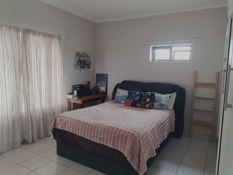 "Endless Potential: Spacious Home on Large Subdividable Plot" - Photo 8