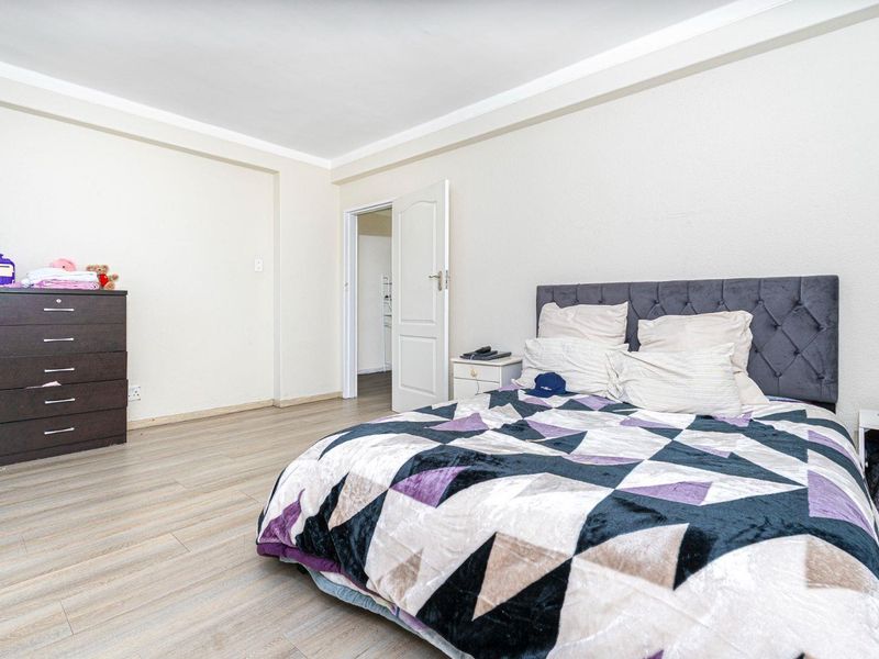 Stunning 2-Bedroom Apartment with Balcony, Stream Views & Mountain Backdrop - Photo 7