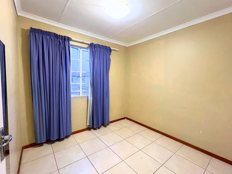 Three Bedroom townhouse in Annlin - Photo 9