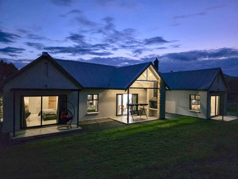 Contemporary Mountain Retreat with Panoramic Views | Clarens Mountain Estate - Photo 6