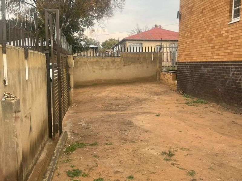 Commercial Property For Sale in Johannesburg. - Photo 2