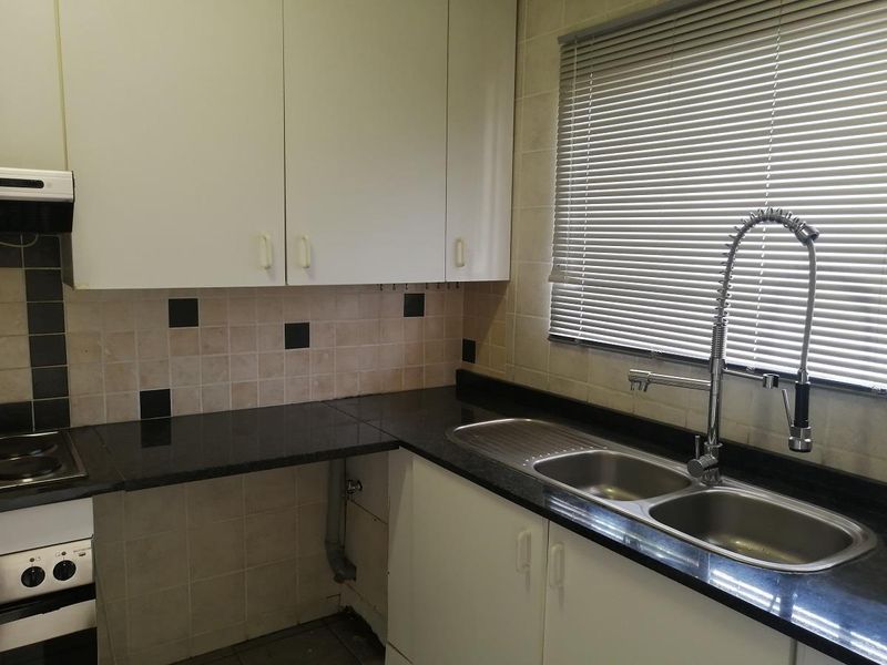 First Floor cozy apartment minutes from Sandton - Photo 7