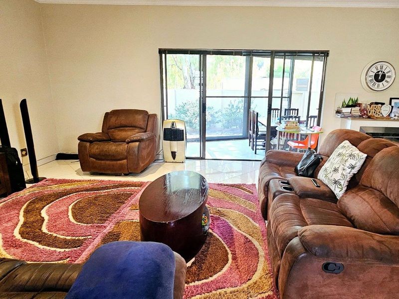 3 Bedroom Townhouse For Sale in Ludwigsdorf - Photo 3