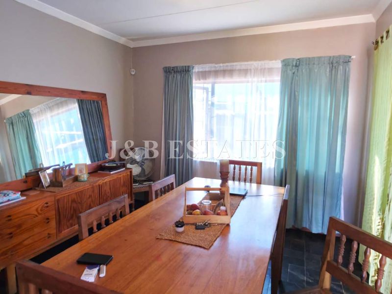 3-Bedroom House On Large Erf - Photo 3