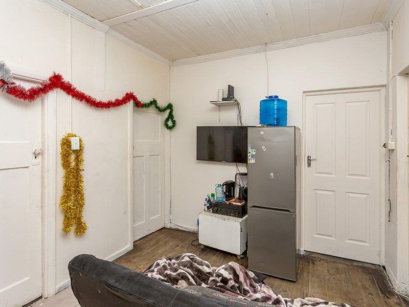 3 Bedroom Home with Value Potential in Brooklyn - Photo 7