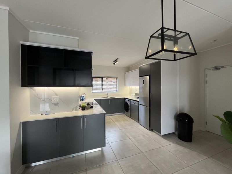 Hendra- Experience luxurious living within a secure complex in Izinga. - Photo 2