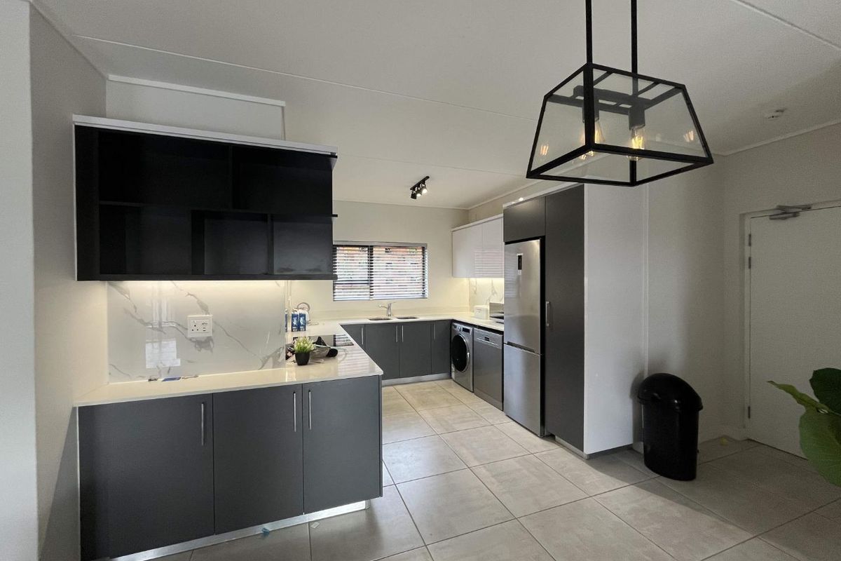 Hendra- Experience luxurious living within a secure complex in Izinga. - Photo 2