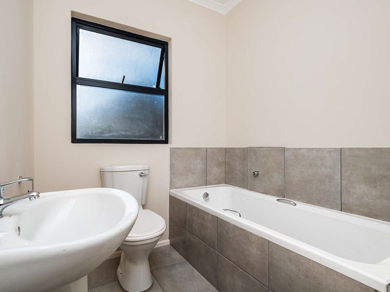 Kings Gate Estate 3 Bedroom Apartment - Photo 10