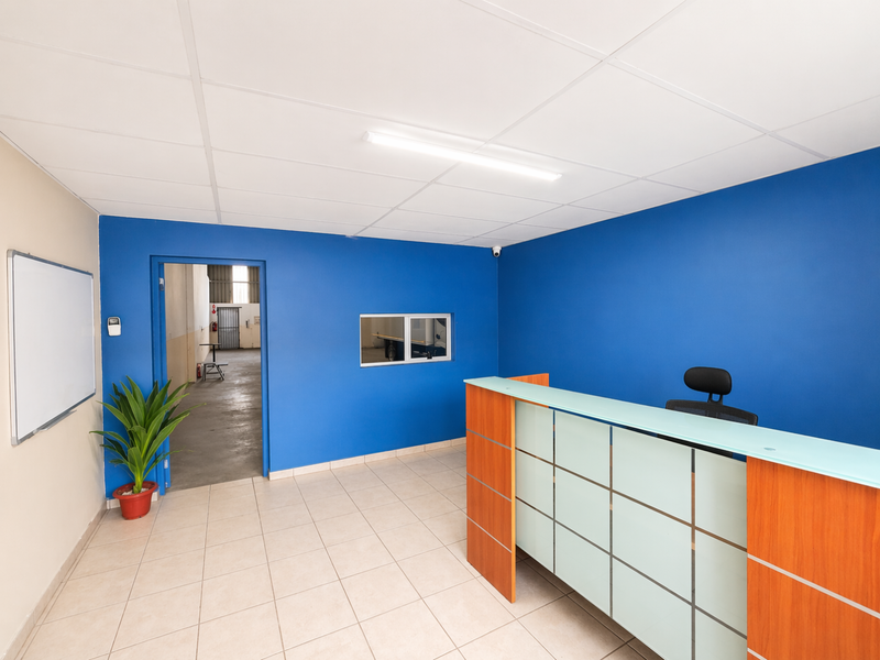 Neat Industrial Unit with Roller Door Access and Reception Office - Photo 2