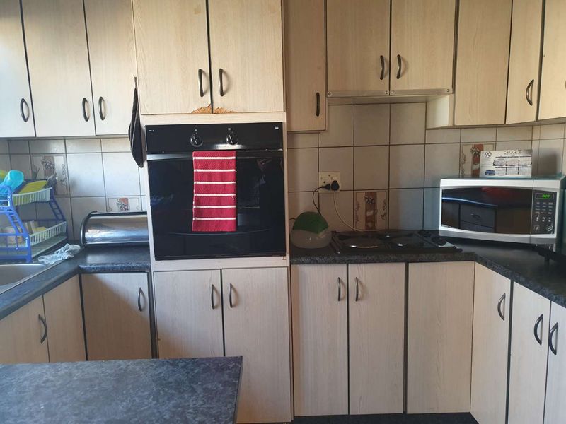 Family Home close to Duneside School and Dunes Mall - Photo 2