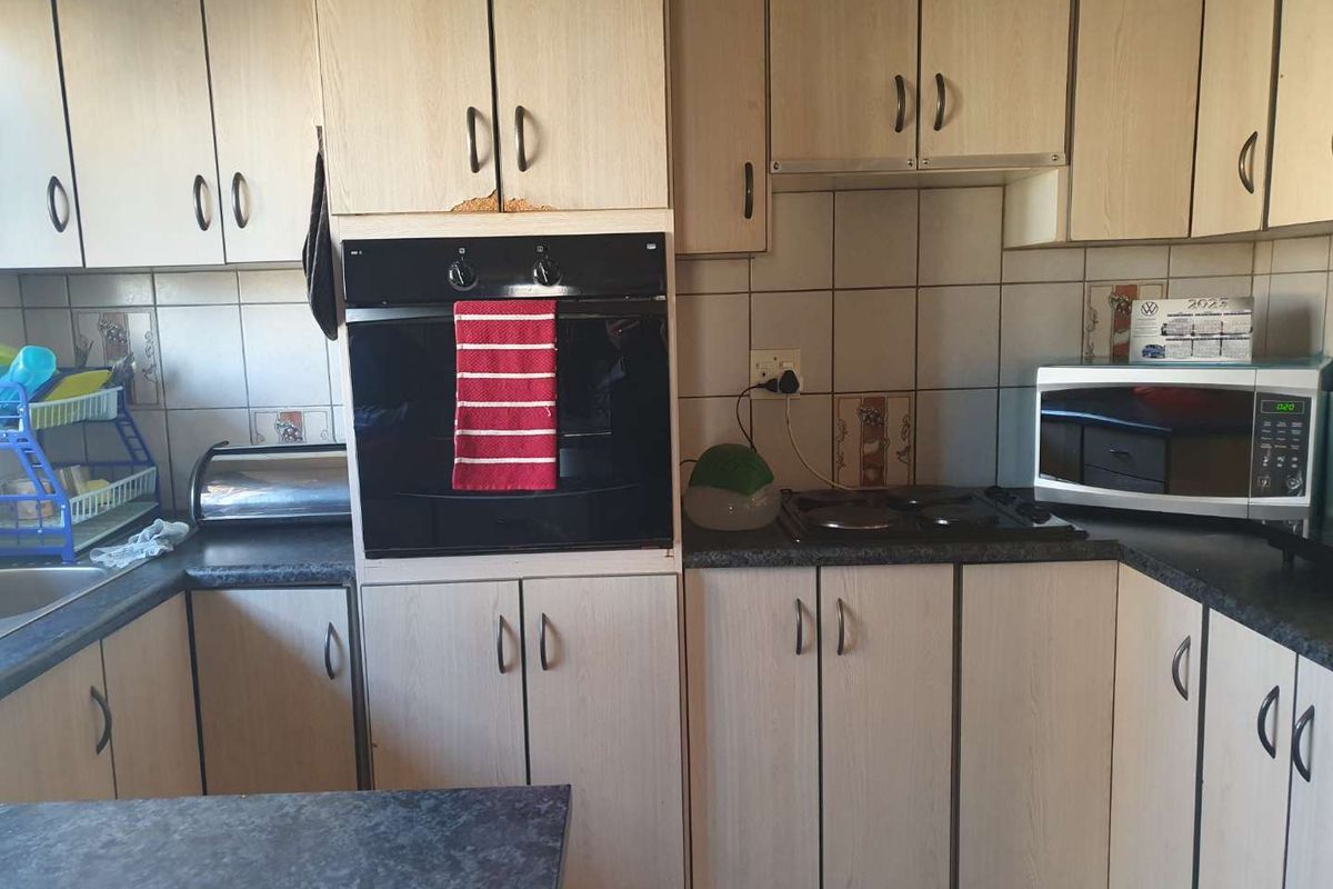 Family Home close to Duneside School and Dunes Mall - Photo 2