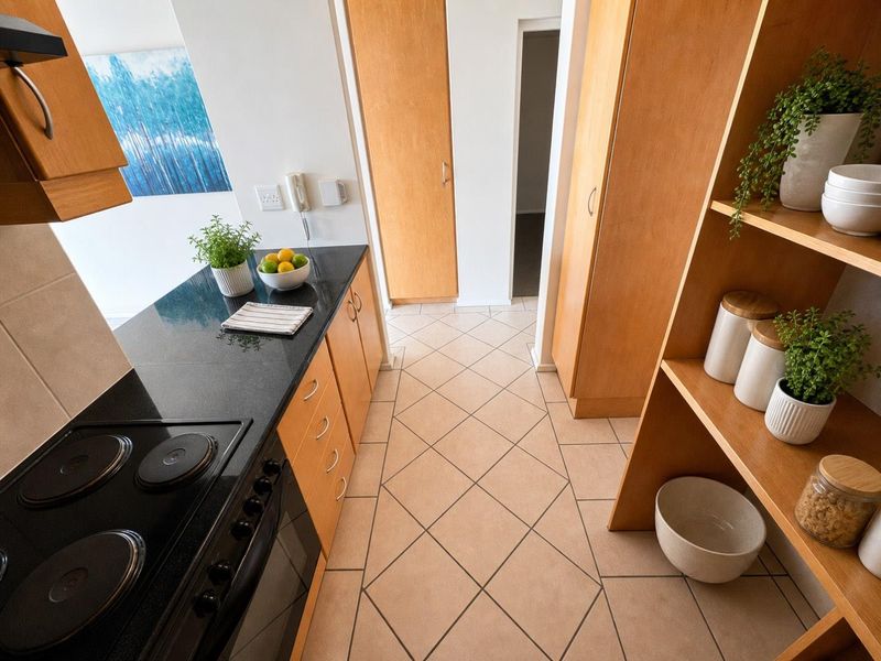 Upper Sea Point unfurnished corner apartment with sea views - Photo 8