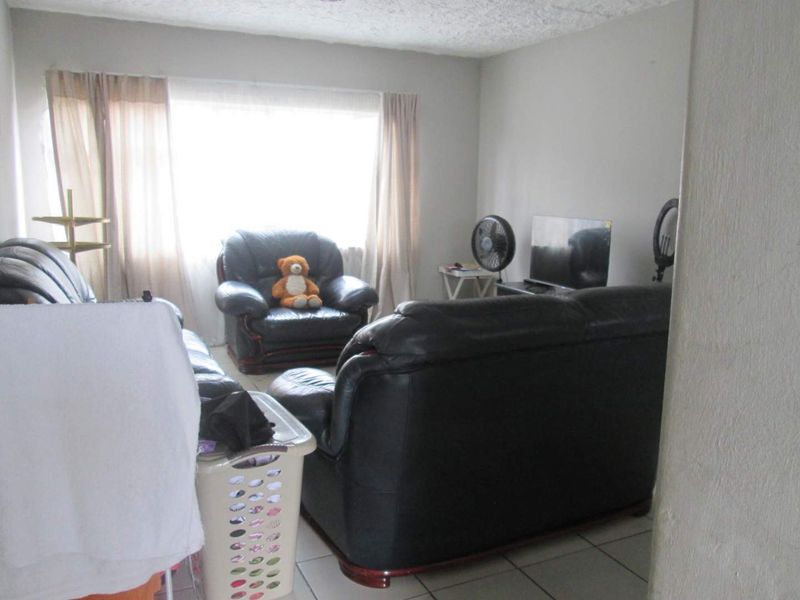 BEAUTIFUL  AND NEAT TWO BEDROOM [2] FLAT FOR SALE IN DASPOORT [PTA ] BARGAIN - Photo 10