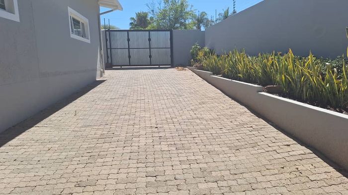 Property #2441833, House For Sale in Pioniers Park