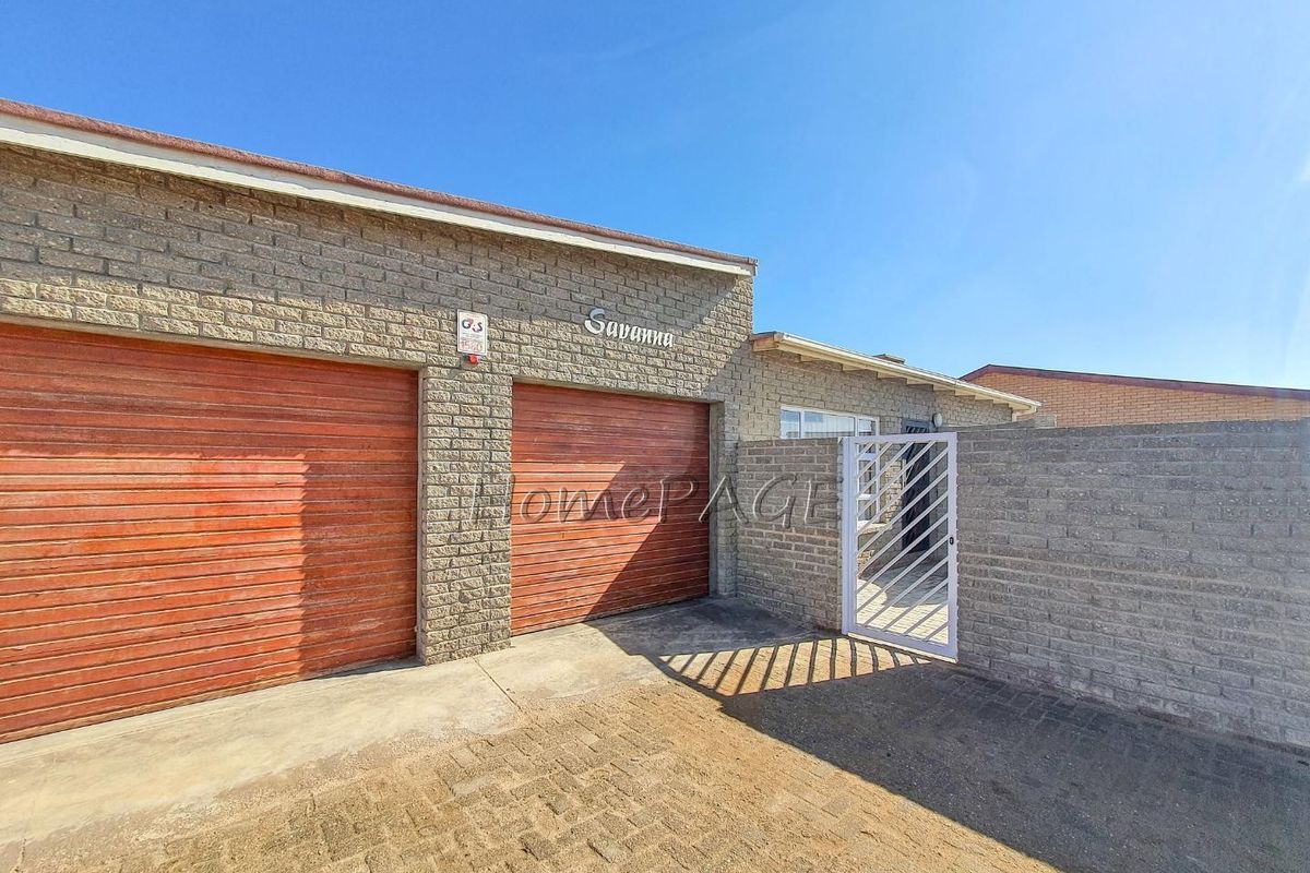 Ext 6, Henties Bay:  Neat rock face home in Spitzkoppe street with 2 flats - Photo 3