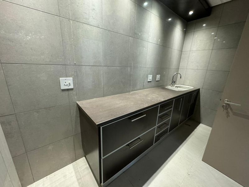 MODERN OFFICES TO LET - SHARED BUILDING - Photo 9