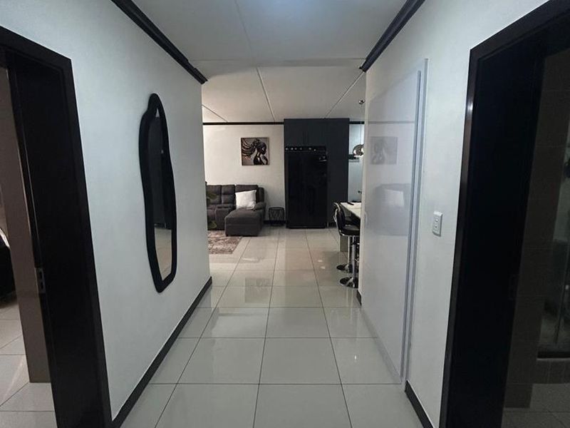 Where luxury meets comfort and security in the heart of Midrand. - Photo 6