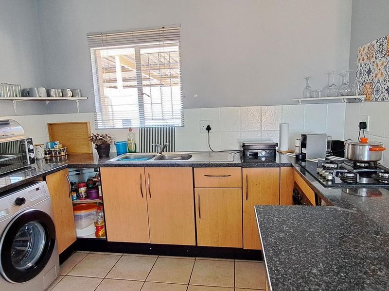 Charming 2-Bedroom Duplex in a Safe and Well-Maintained Complex - Photo 3