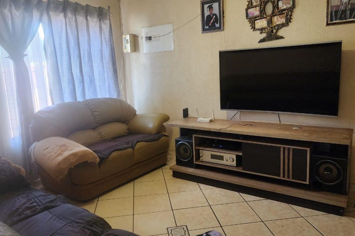 Your Starter Home awaits in Tlhabane West - Photo 2