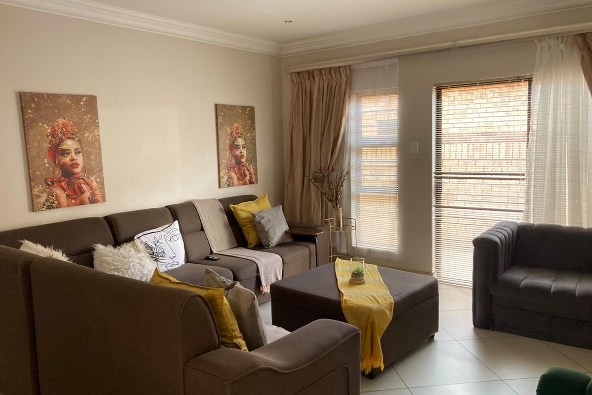 Your Dream Home: Elegant, Functional & Move-In Ready - Photo 5