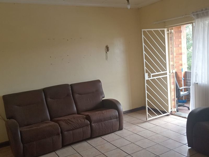 2 Bedroom Apartment for Sale in Forest Hill - Photo 8