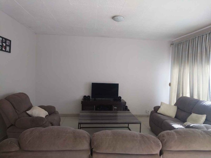 Beautiful townhouse for sale in The Orchards - Photo 4