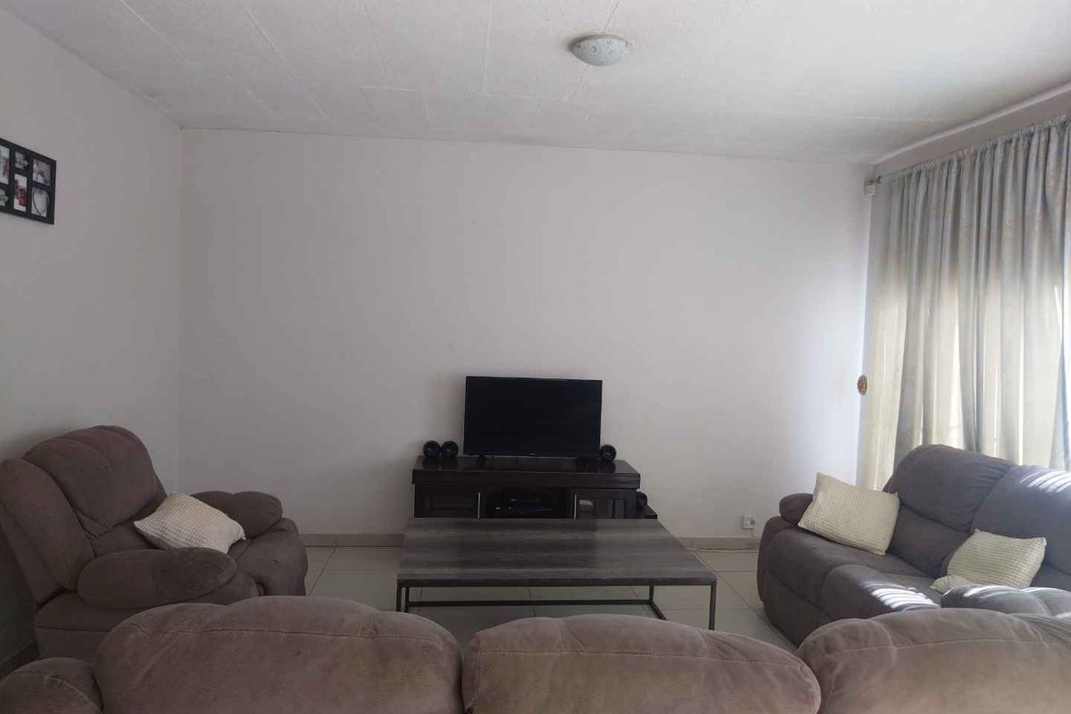 Beautiful townhouse for sale in The Orchards - Photo 4