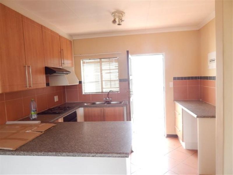Modern 2 bedroom top unit in Mooikloof Ridge - Photo 6