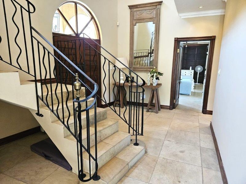 5 Bedroom Home in Estate D'Afrique - Photo 4